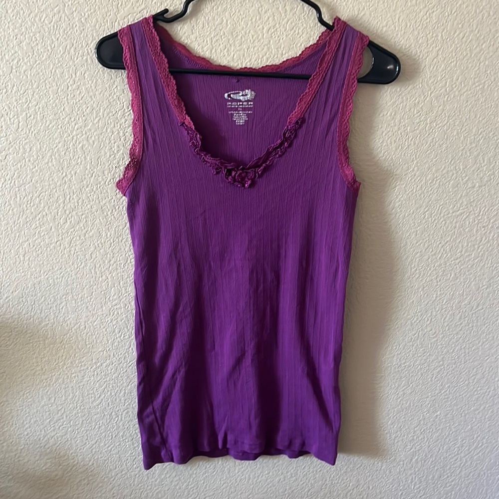 Purple rubbed tank with lace neckline